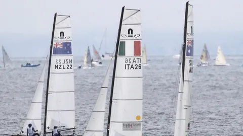 詹皇31+12+8助湖人险胜尼克斯续八连胜，东契奇32+7+12数据亮眼